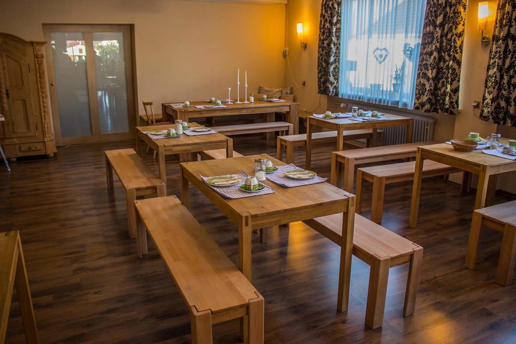 ホテル Raffelsteiner Hof "Garni" Mörnsheim エクステリア 写真