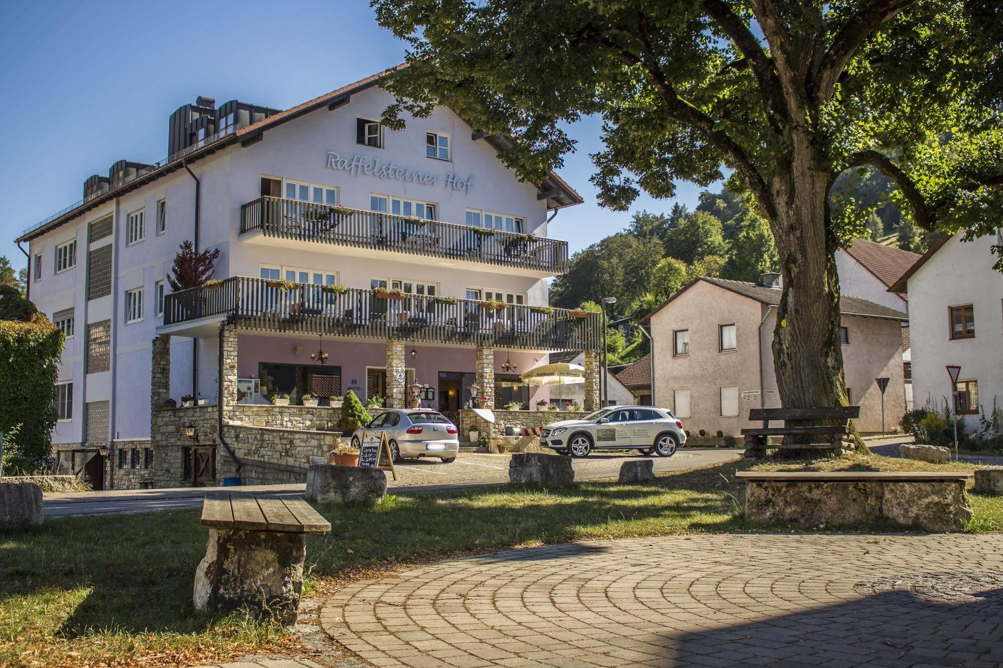 ホテル Raffelsteiner Hof "Garni" Mörnsheim エクステリア 写真
